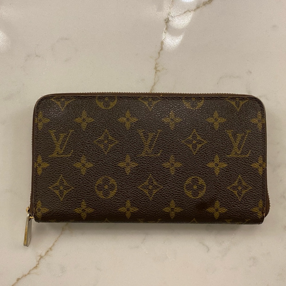 Louis Vuitton Monogram Zippy Wallet / Organizer